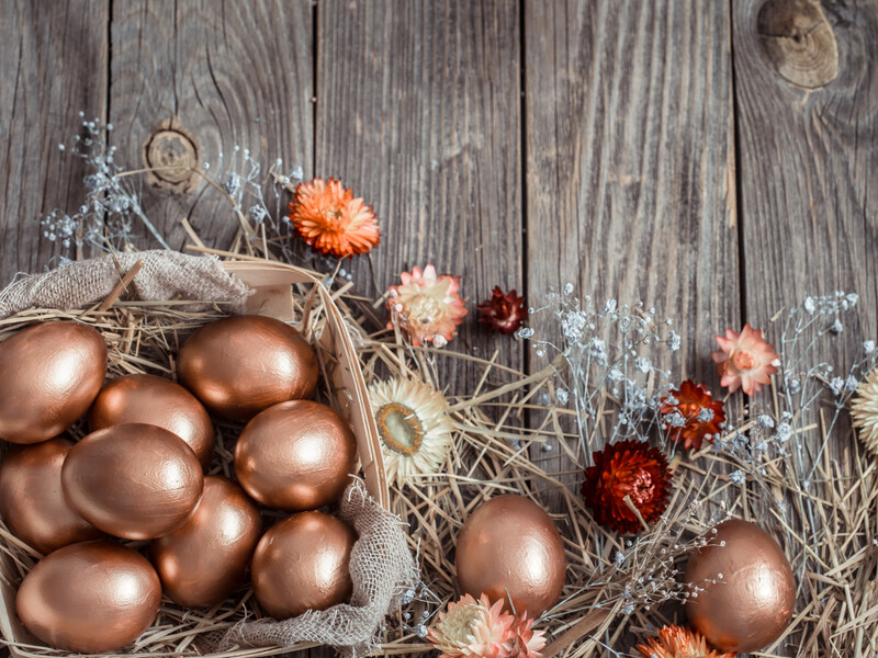 Увітріть це у шкаралупу яєць, щоб крашанки стали золотими. Лайфхак