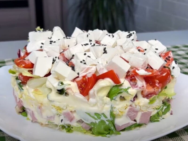 Викладіть це шарами – і салат вийде надзвичайно смачним. Простий рецепт для великоднього столу Викладіть це шарами – і салат вийде надзвичайно смачним. Простий рецепт для великоднього столу