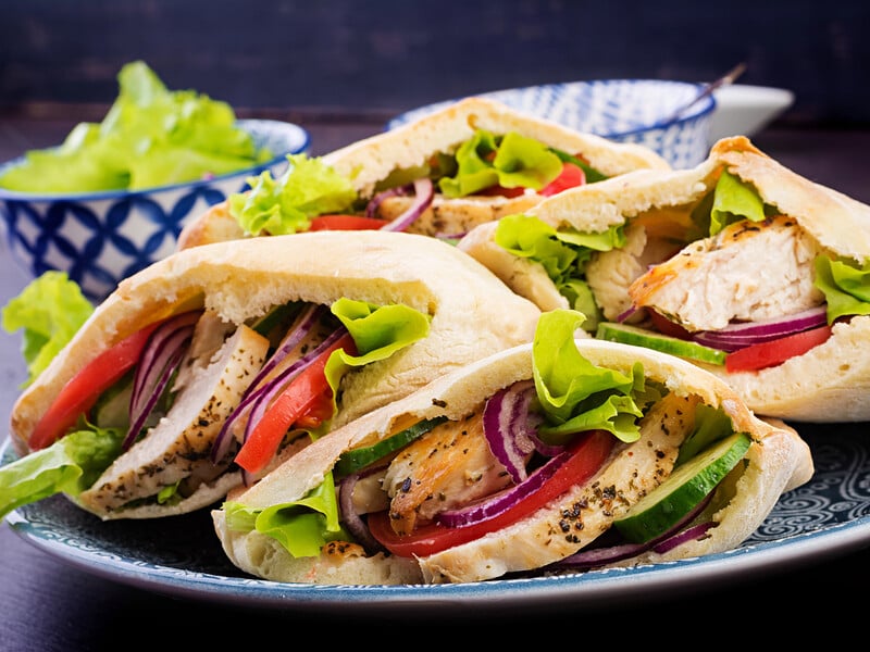 Загорніть це у лаваш – і отримаєте смачну і легку закуску. Простий рецепт від Клопотенка