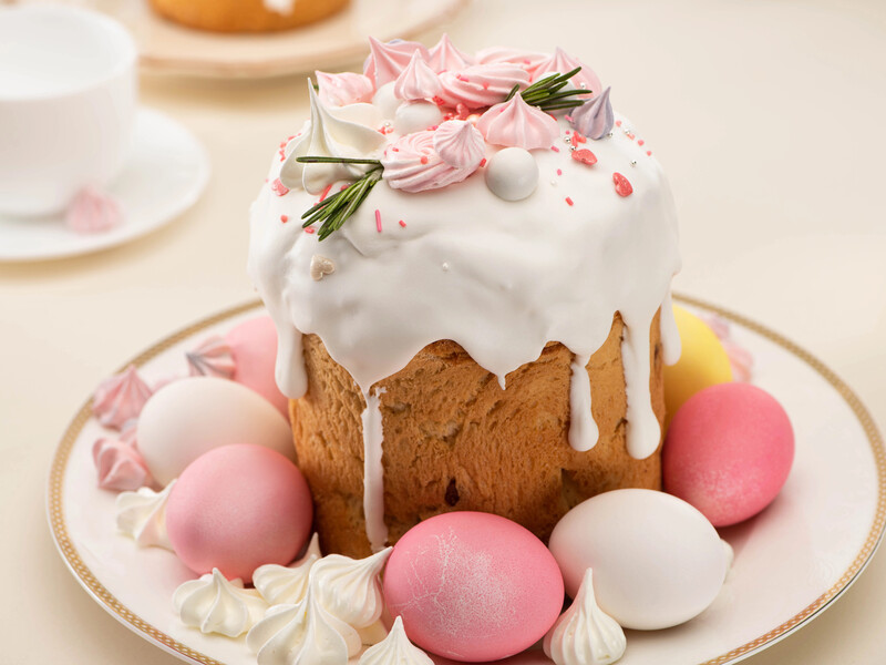 Глазур без білка, яка не липне і не бруднить великодній кошик. Змішайте всього всього два інгредієнти