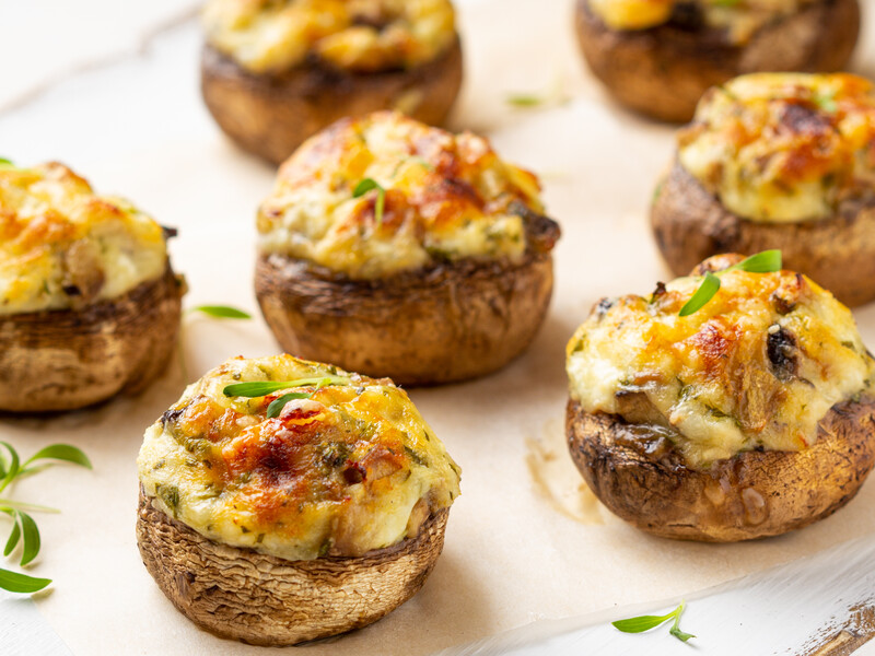 Змішайте це з м'ясом – і фаршировані печериці вийдуть соковитими й вершковими. Рецепт апетитної закуски