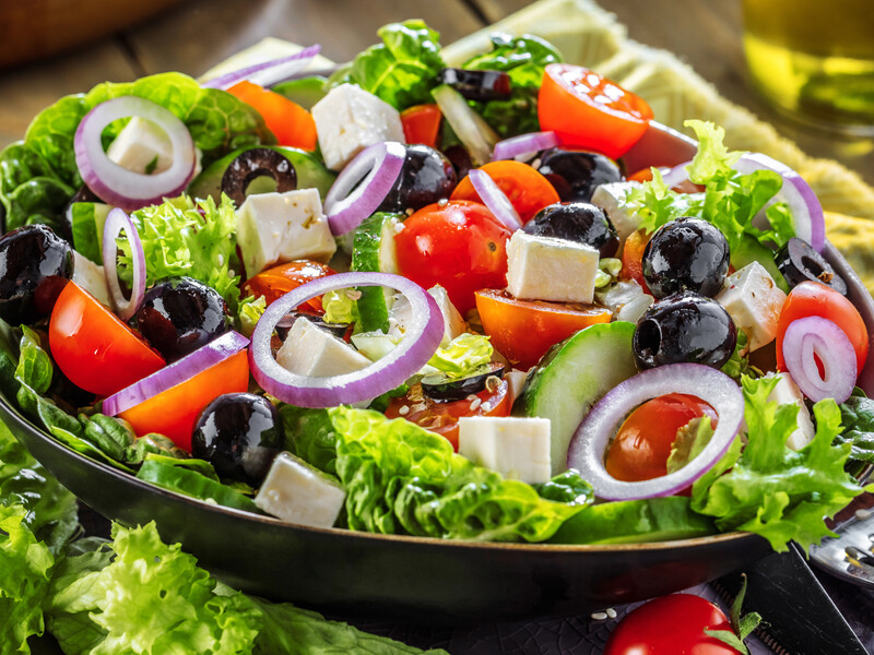 "Я його обожнюю – готується швидко й дуже смачний". Класичний грецький салат