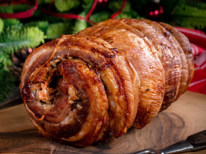 Додайте це до підчеревини – і вона вийде ніжною й ароматною. Рецепт запеченого м'яса