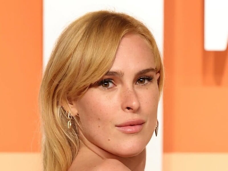 36-річна донька Вілліса і Мур розповіла, що спить із матір'ю і приймає ванну із сестрами 36-річна донька Вілліса і Мур розповіла, що спить із матір'ю і приймає ванну із сестрами