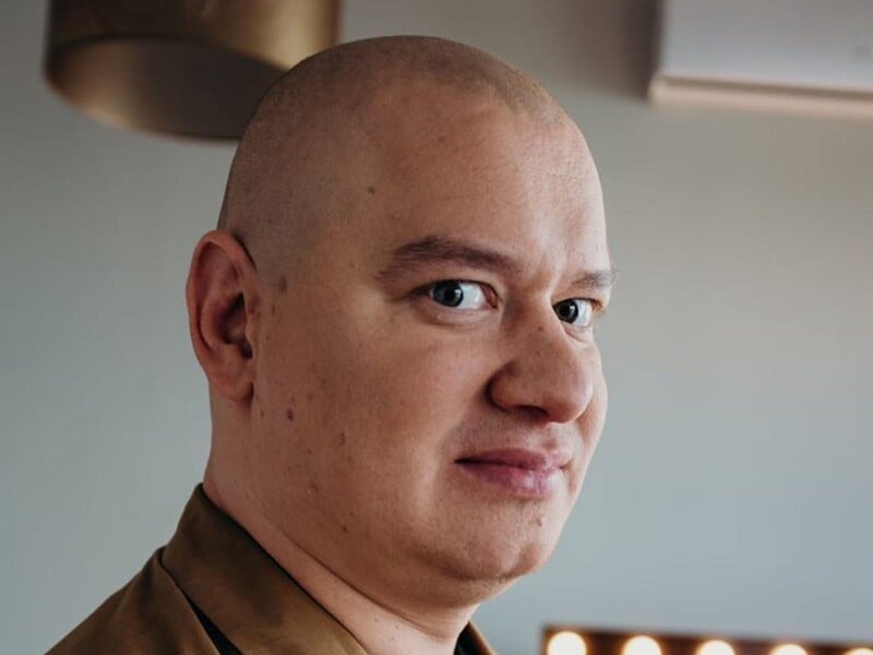 Кошовий записав ролик на Великдень, покривши голову глазур'ю. У мережі заявили, що в нього "протік дах"