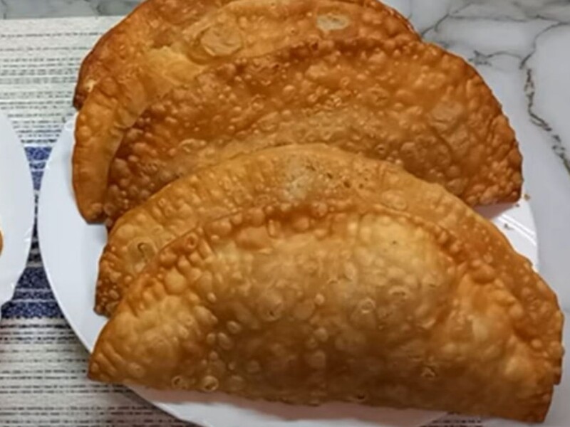 Розчиніть це у воді – і тісто не липнутиме до рук. Рецепт смачних і хрумких чебуреків Розчиніть це у воді – і тісто не липнутиме до рук. Рецепт смачних і хрумких чебуреків