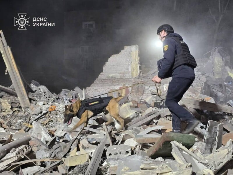 "Американці, ви "найкращі" переговорники", "Жахлива ніч". Кияни показали, як ховалися від ракет із РФ