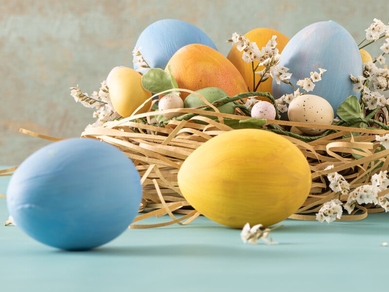 Додайте це у воду – і коричневі яйця стануть білими. Як відбілити шкаралупу для крашанок на Великдень