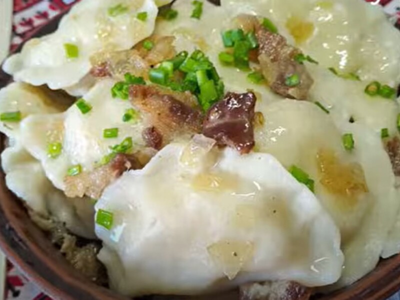 Замочіть це у воді – і вареники не злипатимуться й не розварюватимуться. Рецепт універсального тіста