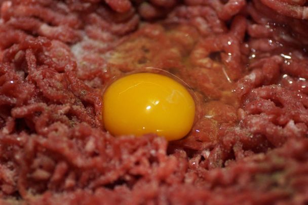 Що в давнину додавали для соковитості котлет: два інгредієнти, які змінюють весь смак