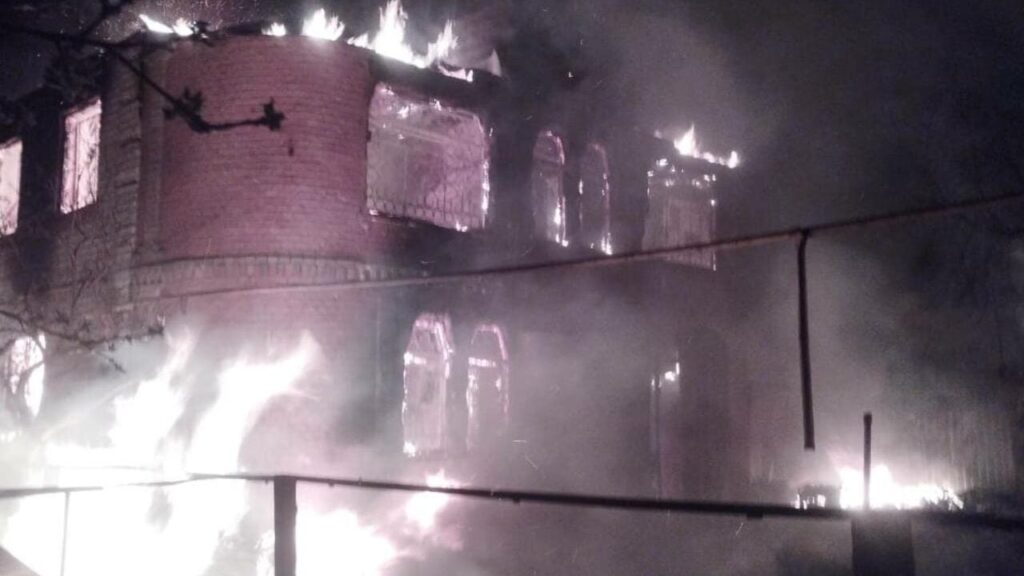 РФ обстріляла Ізюм ракетами і дронами: серед сімох поранених – дитина