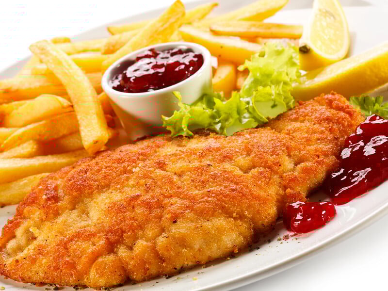 "Додаємо кілька інгредієнтів – і отримуємо найсмачніший соковитий шніцель". Простий рецепт із курятини