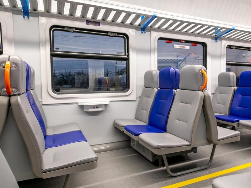 Український військовий попросив вибачення в "Укрзалізниці" за брудні берці. Відповідь компанії довела його до сліз