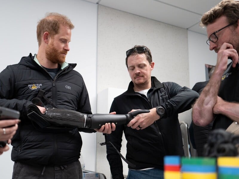 "Це мій перший візит в Україну – і точно не останній". Принц Гаррі таємно відвідав Україну. Фото