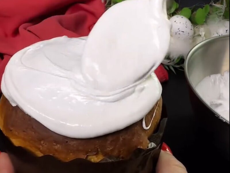 Збийте це міксером – і вийде та сама глазур для пасок, яка не липне й не обсипається. Рецепт