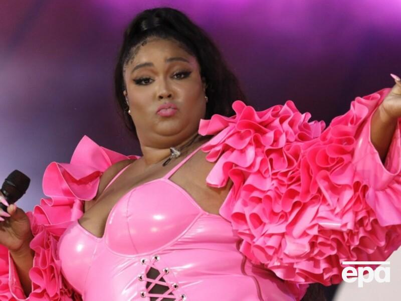 "Вирішила, що готова стати щасливою". Lizzo розповіла, як позбулася зайвої ваги. Фото до й після