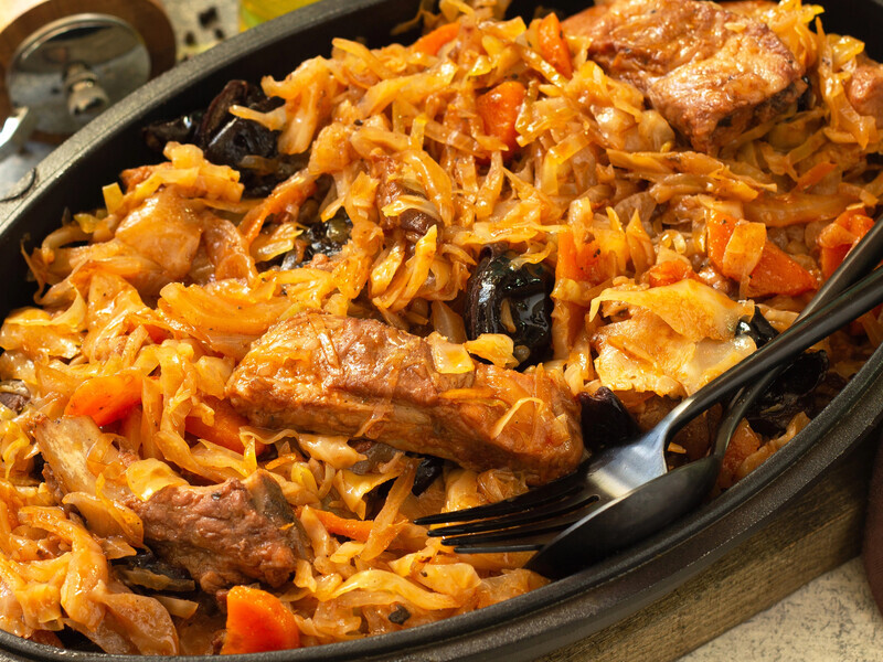 Завдяки цьому тушкована капуста вийде неймовірно м'якою й ніжною. Простий і швидкий рецепт