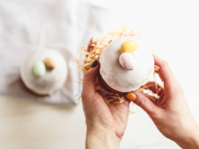 Пишні мініпасочки на сирі й сметані – найпростіший великодній рецепт без дріжджів