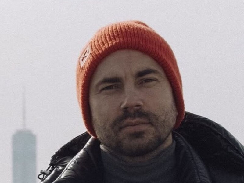 "Я поїв, у шапці, а куртка прикриває попу". Бєдняков присвятив допис покійній матері і показав її фото