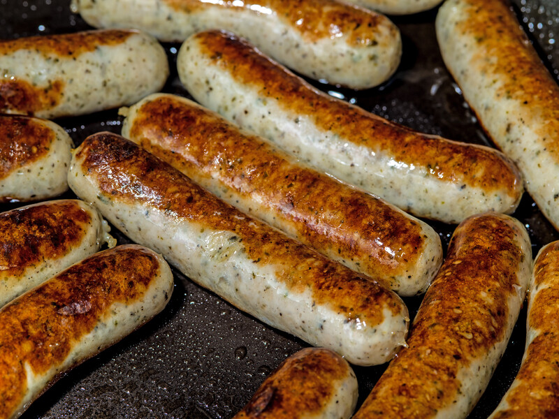 Додайте це у фарш – і ковбаси вийдуть рум'яними, соковитими й ароматними. Простий рецепт