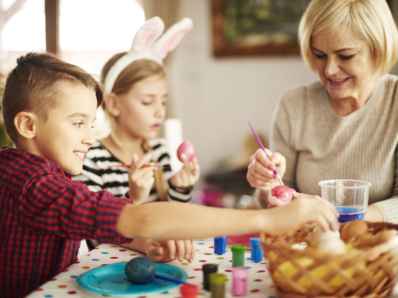 Ці прості правила допоможуть безпечно пофарбувати яйця на Великдень. Лайфхаки