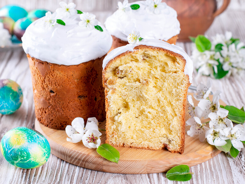 "Неймовірно ніжна, волокниста, ароматна й довго не черствіє". Рецепт вершкової заварної паски