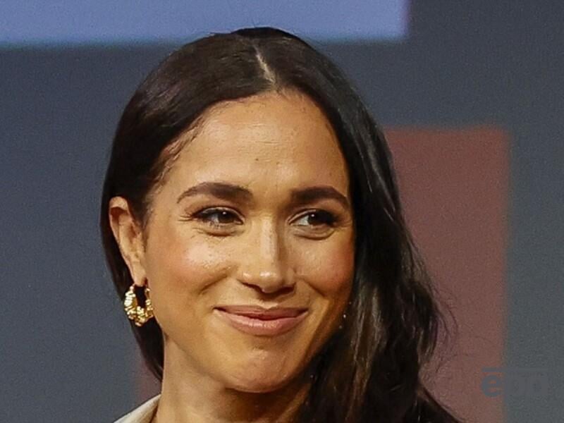 "Минуло багато років, а я досі продаю печиво". Дружина принца Гаррі показала рідкісні дитячі фото