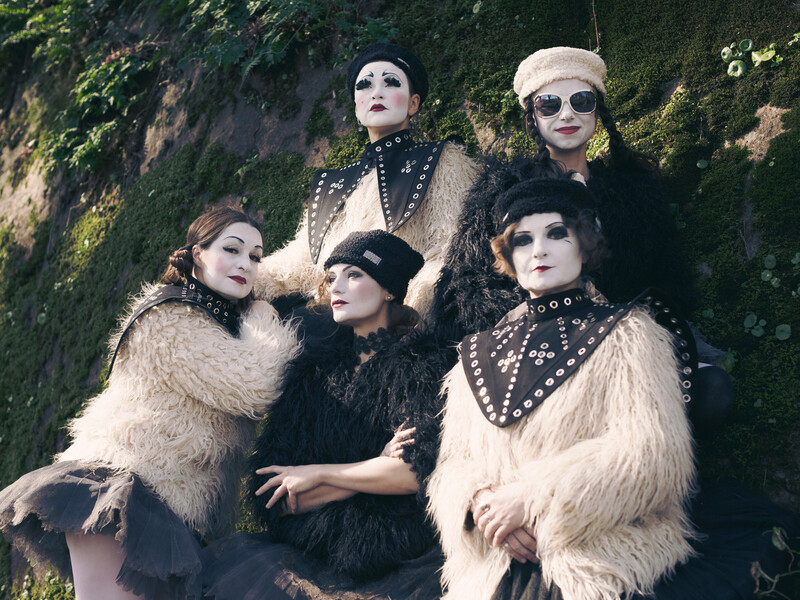 "Реакція на апокаліпсис". Гурт Dakh Daughters презентував альбом із піснями на слова Амеліної, Франка й Олеся