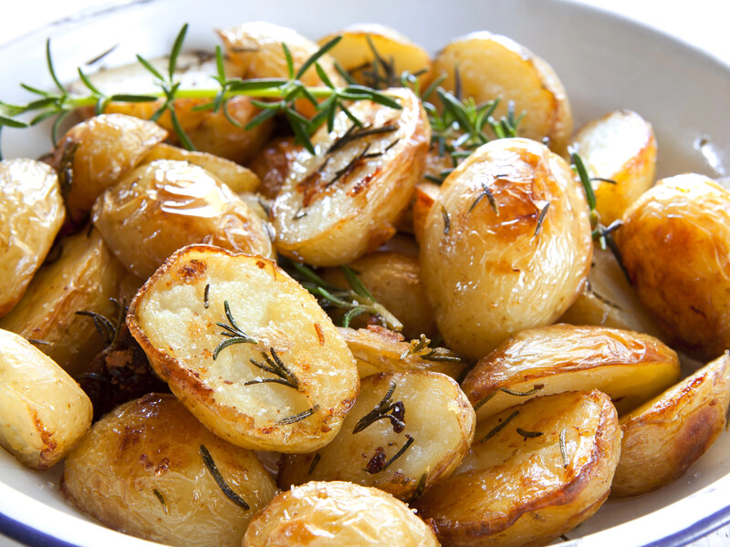 Скористайтеся цим найпростішим способом запікання картоплі у мікрохвильовці – і вона вийде дуже м'якою