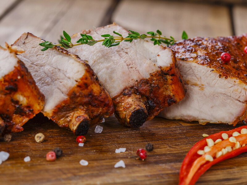 "М'ясо настільки м'яке, що ледь торкаєшся – і само відходить від кістки". Рецепт соусу для ребер