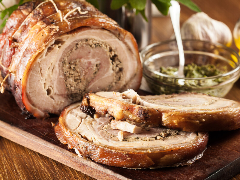 Святкова рулька до Великодня без духовки – вариться всього три години й виходить дуже смачною