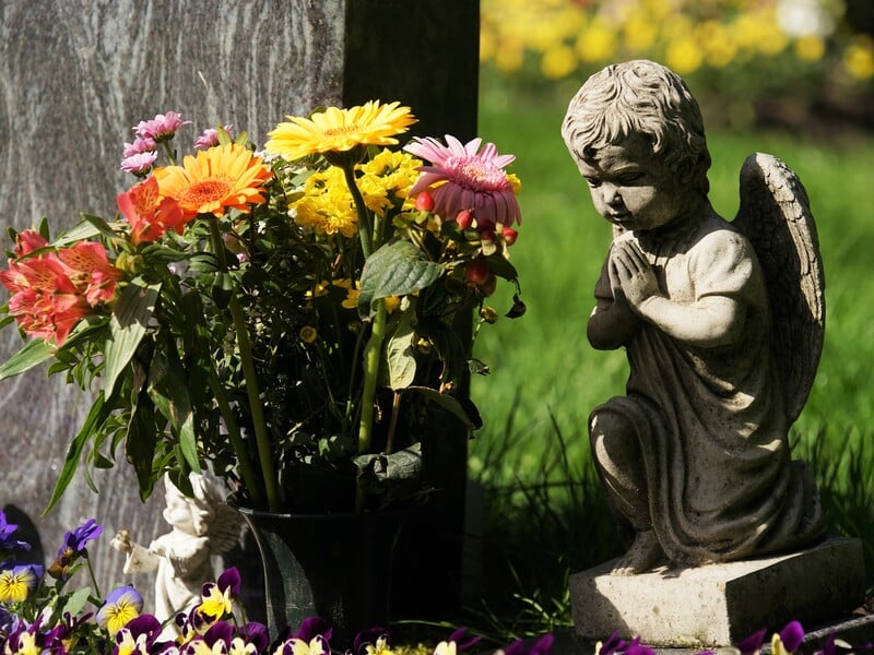 Не всюди кажуть "Гробки". Незвичні назви поминальних днів у різних куточках України