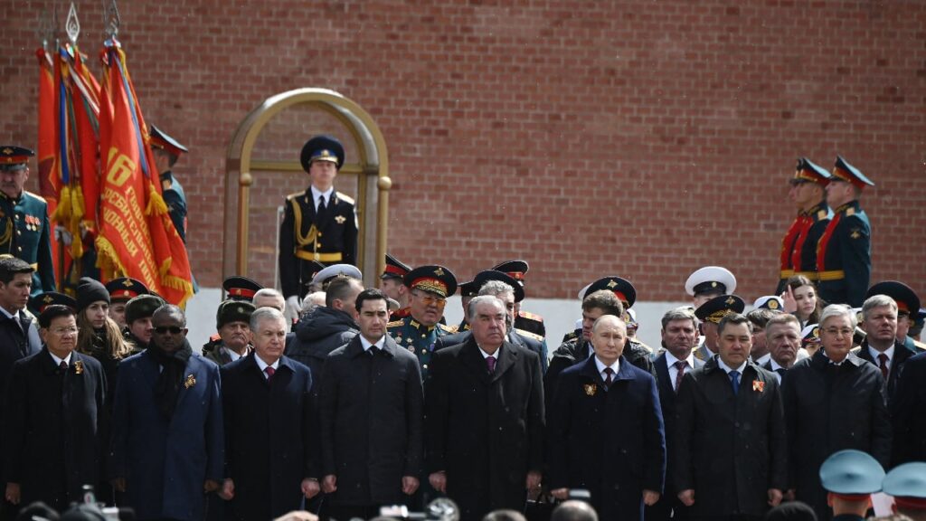 Країни-кандидати отримали від ЄС вказівку не відвідувати парад 9 травня у Москві Країни-кандидати отримали від ЄС вказівку не відвідувати парад 9 травня у Москві