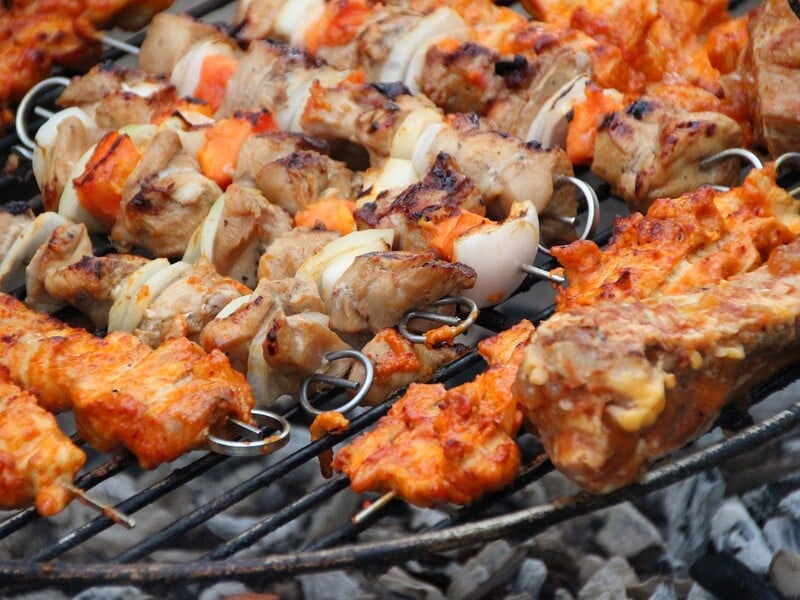 Три варіанти маринаду для цибулі, які зроблять шашлик ідеальним