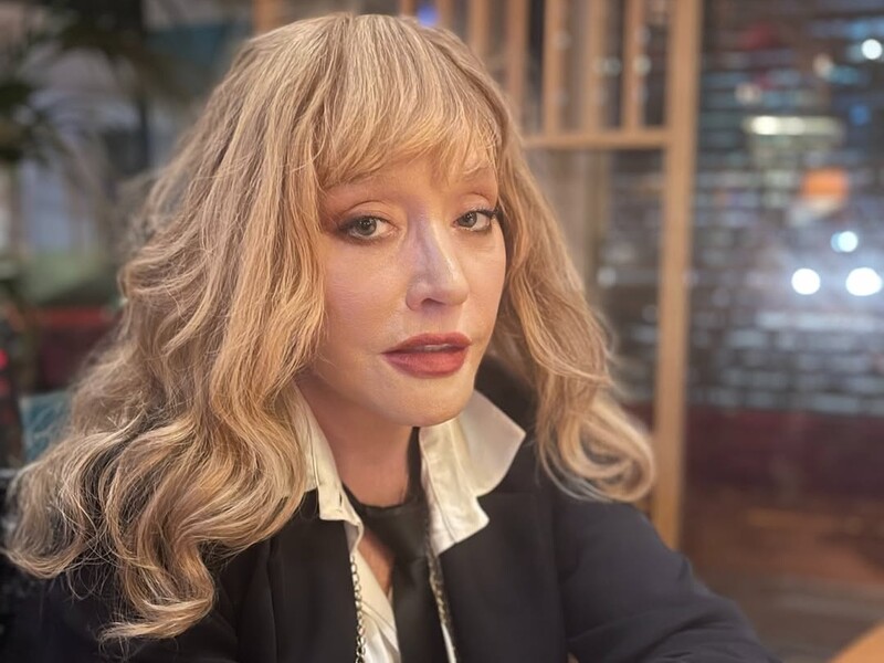 76-річна Пугачова в мінісукні станцювала грецький танець