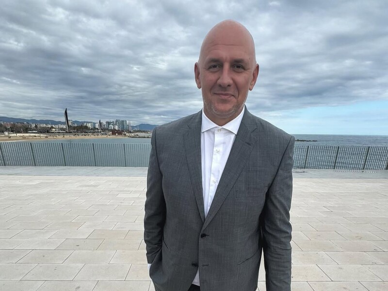 Потап за кордоном сфотографувався на тлі українського прапора