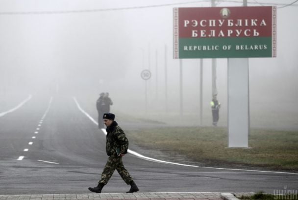 Литва обмежила рух транспорту на єдиних пропускних пунктах з Білоруссю