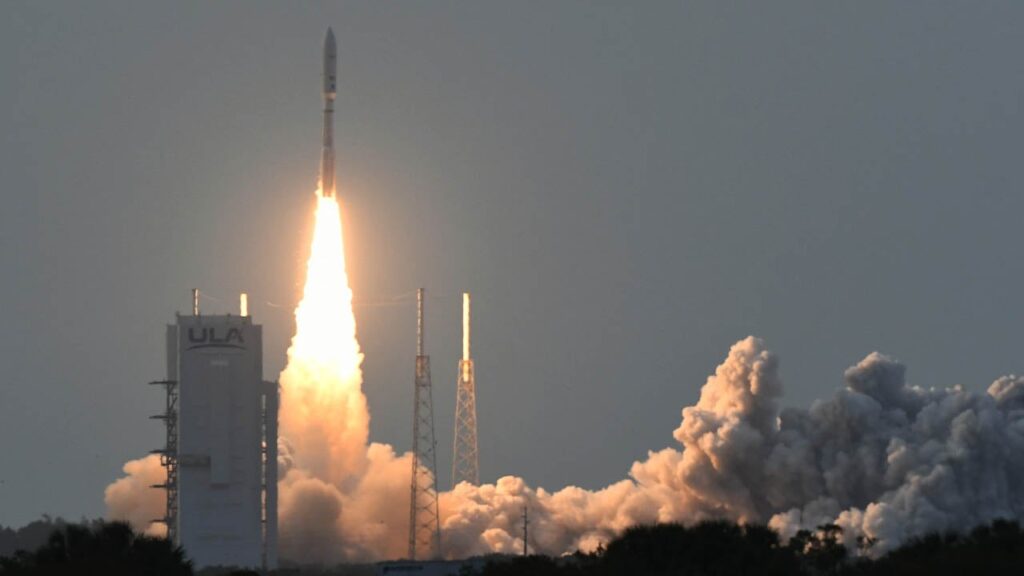 Конкурент Starlink: Amazon відправив у космос перші інтернет-супутники