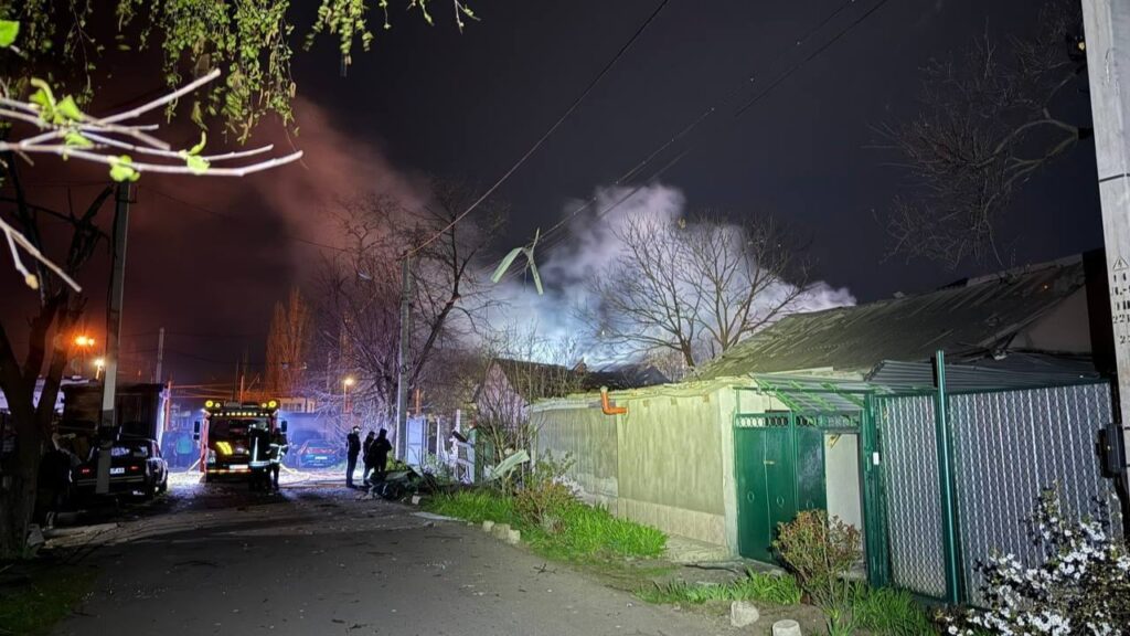 Нічна атака на Одесу: зруйновані будинки та склади, є поранені