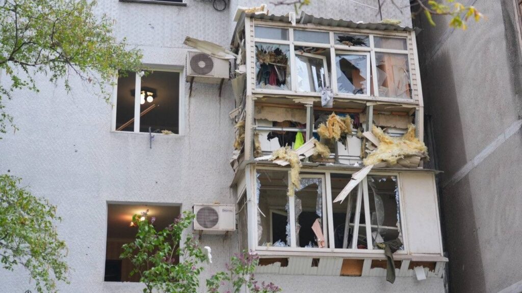 Вибухи в Запоріжжі 22 квітня: росіяни поцілили в будинок, є загибла
