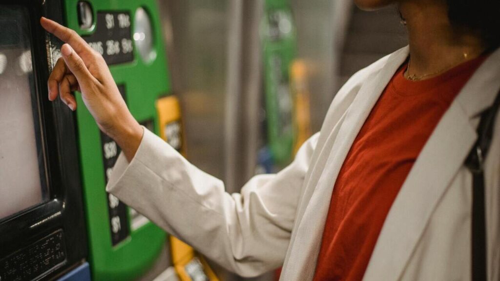Як працюватимуть банки в Україні на Великдень у 2025 році