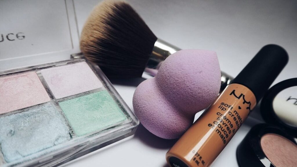 Вчені з’ясували, які засоби для макіяжу кишать небезпечними бактеріями