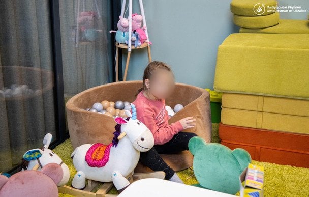 Україна повернула ще 11 дітей з окупованих територій і РФ: батька двох братів катували