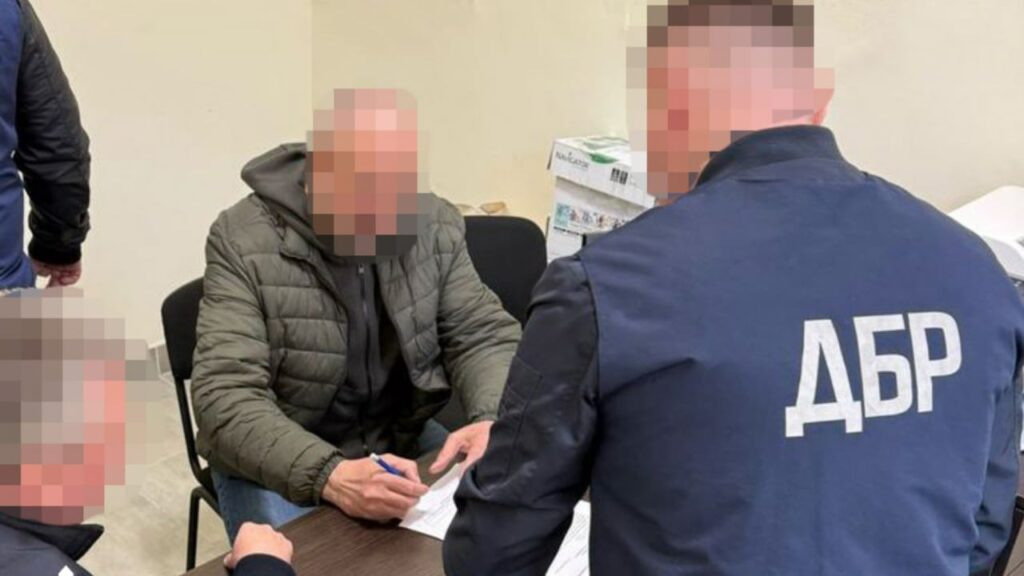 Незаконно оформив бойові виплати на майже 5 млн грн: ДБР затримало посадовця в/ч
