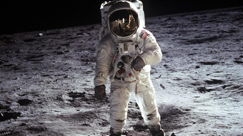 День авіації та космонавтики: добірка привітань у прозі, віршах та листівках