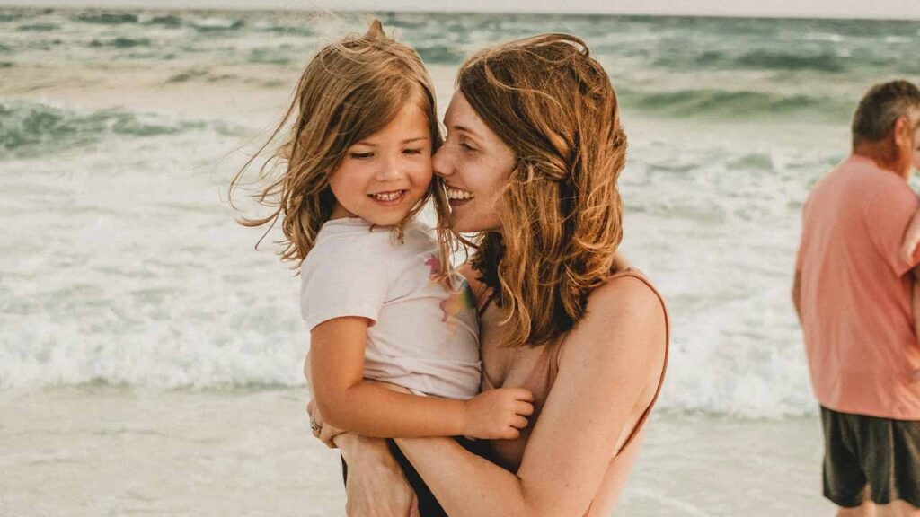 Коли в Україні святкують День доньки і чому це не 25 квітня