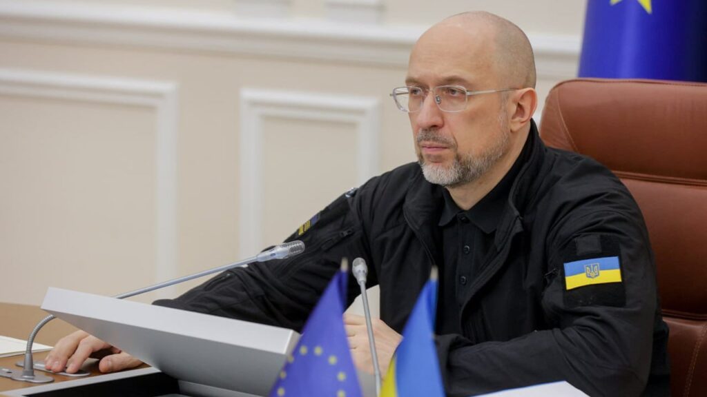 $1 500 зараз неможливо: Шмигаль відповів на петицію про підвищення зарплати вчителям