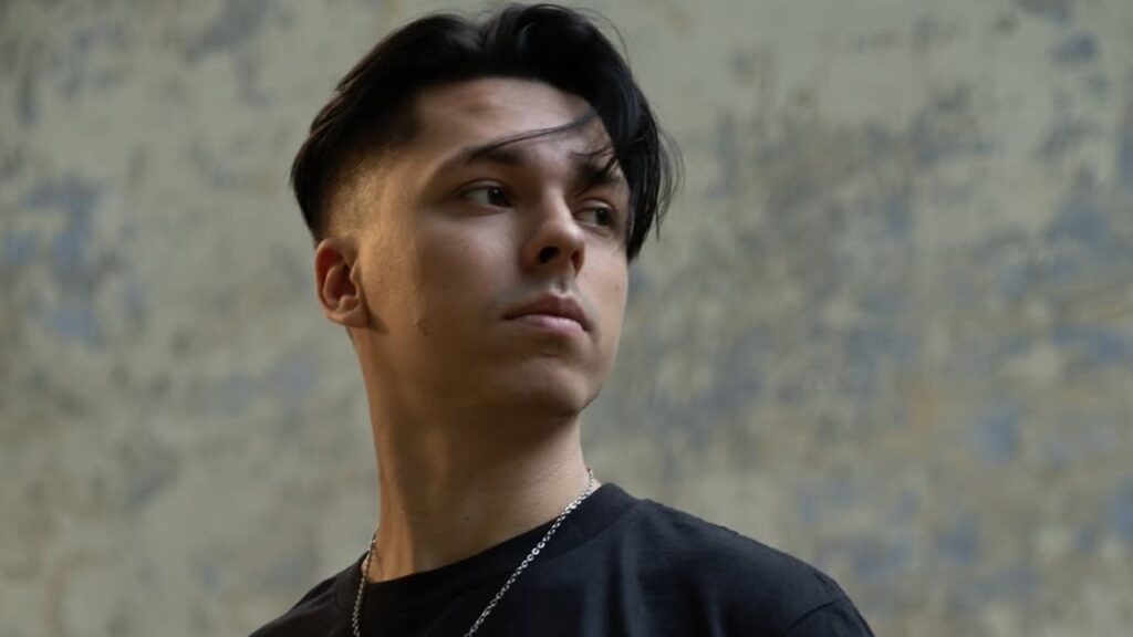 Рідко буду на зв’язку: вокаліст гурту Хейтспіч мобілізувався до лав ЗСУ Рідко буду на зв’язку: вокаліст гурту Хейтспіч мобілізувався до лав ЗСУ