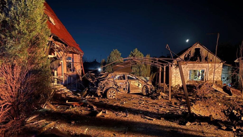 Вибухи в Дніпрі: унаслідок атаки Шахедів двоє постраждалих