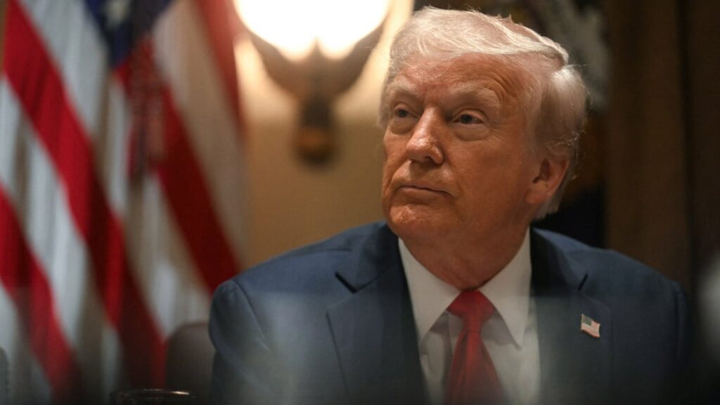 Трамп закликає перенести виробництво технологічних товарів з Китаю до США Трамп закликає перенести виробництво технологічних товарів з Китаю до США